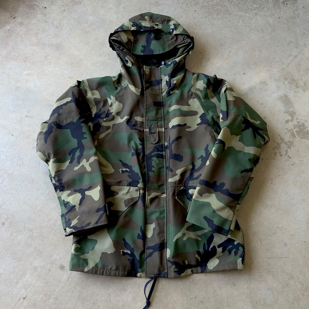 US Army Woodland Camo ECWCS Gore-Tex Parka Men's Medium Cold Wet Military Jacket